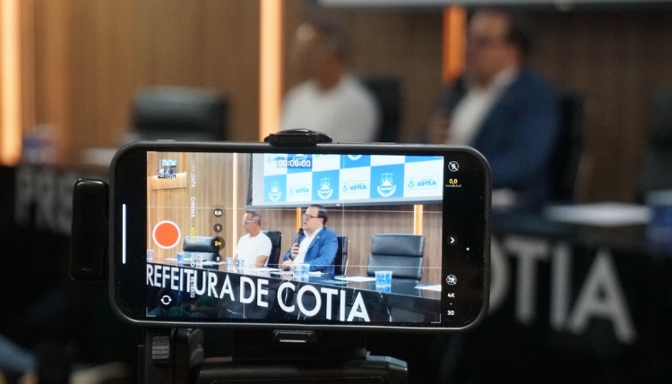 Cotia sob nova direção em coletiva de imprensa